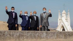 Acto institucional por la apertura de fronteras entre España y Portugal. En la foto, el presidente del Gobierno, Pedro Sánchez, y el rey Felipe VI, junto con el presidente portugués, Marcelo Rebelo de Sousa, y el primer ministro luso, Antonio Costa. 