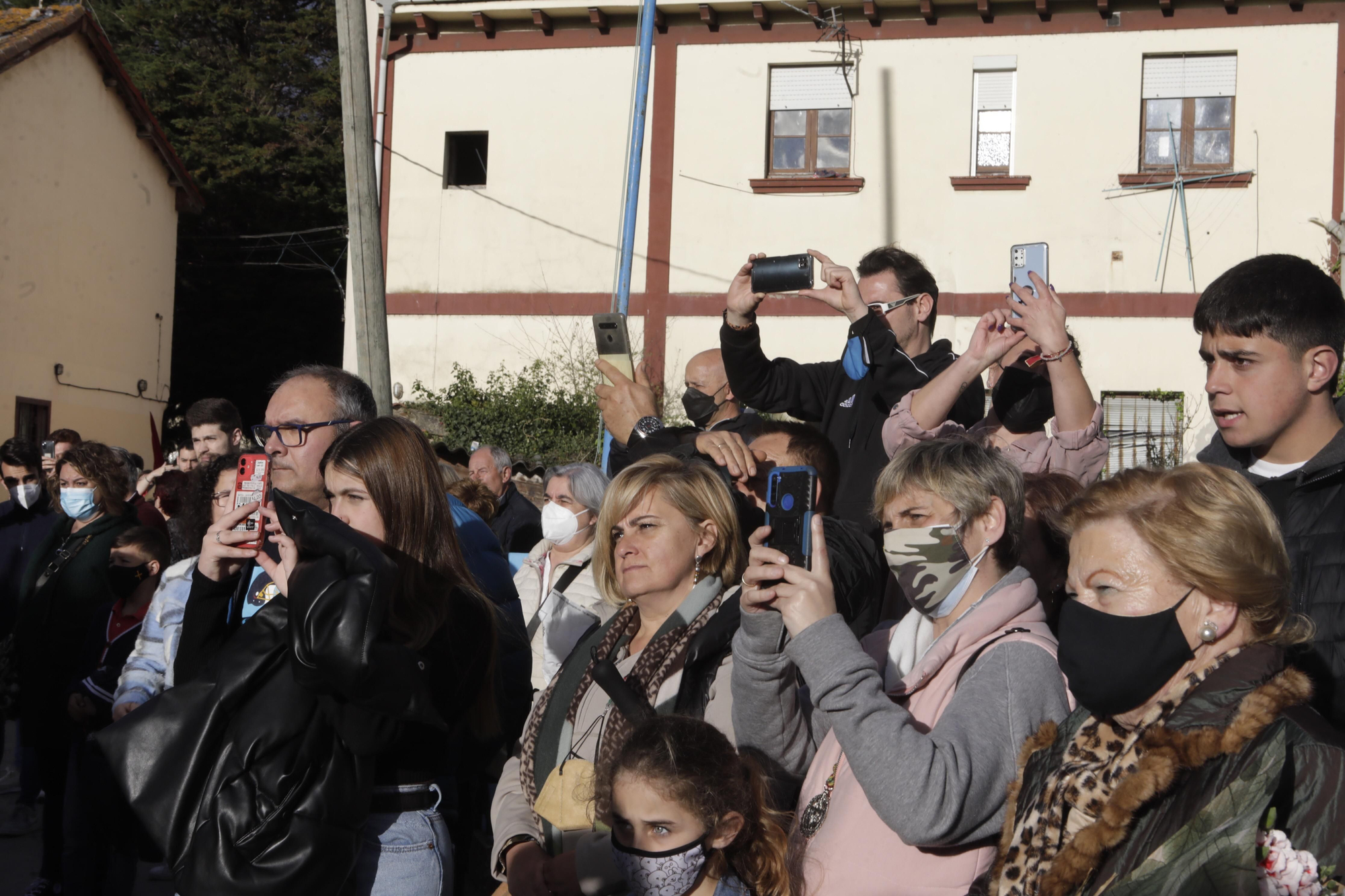 Los Estudiantes llevan al Señor de la Sentencia desde el cielo al Paraíso
