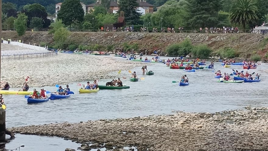 Más de 8.000 personas descienden cada día el Sella en canoa: &quot;Es el motor económico del Oriente&quot;