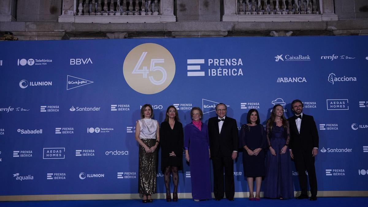 Ainhoa Moll, directora editorial y adjunta a la Presidencia de Prensa Ibérica; Raquel Sánchez, presidenta de Paradores; Arantza Sarasola, vicepresidenta de Prensa Ibérica; Javier Moll, presidente de Prensa Ibérica; Carolina Darias, alcaldesa de Las Palmas de Gran Canaria; Usoa Arregui, y Aitor Moll, consejero delegado de Prensa Ibérica.