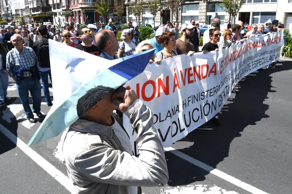 Marcha de 4.000 personas por la fachada marítima