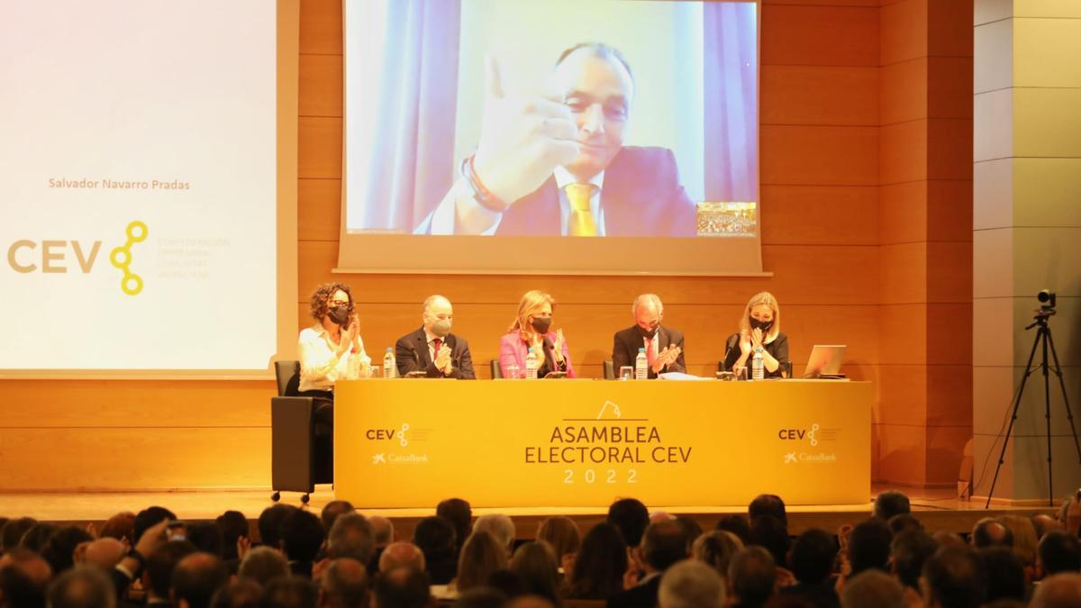 Salvador Navarro agradece a distancia su reelección como presidente de la CEV.