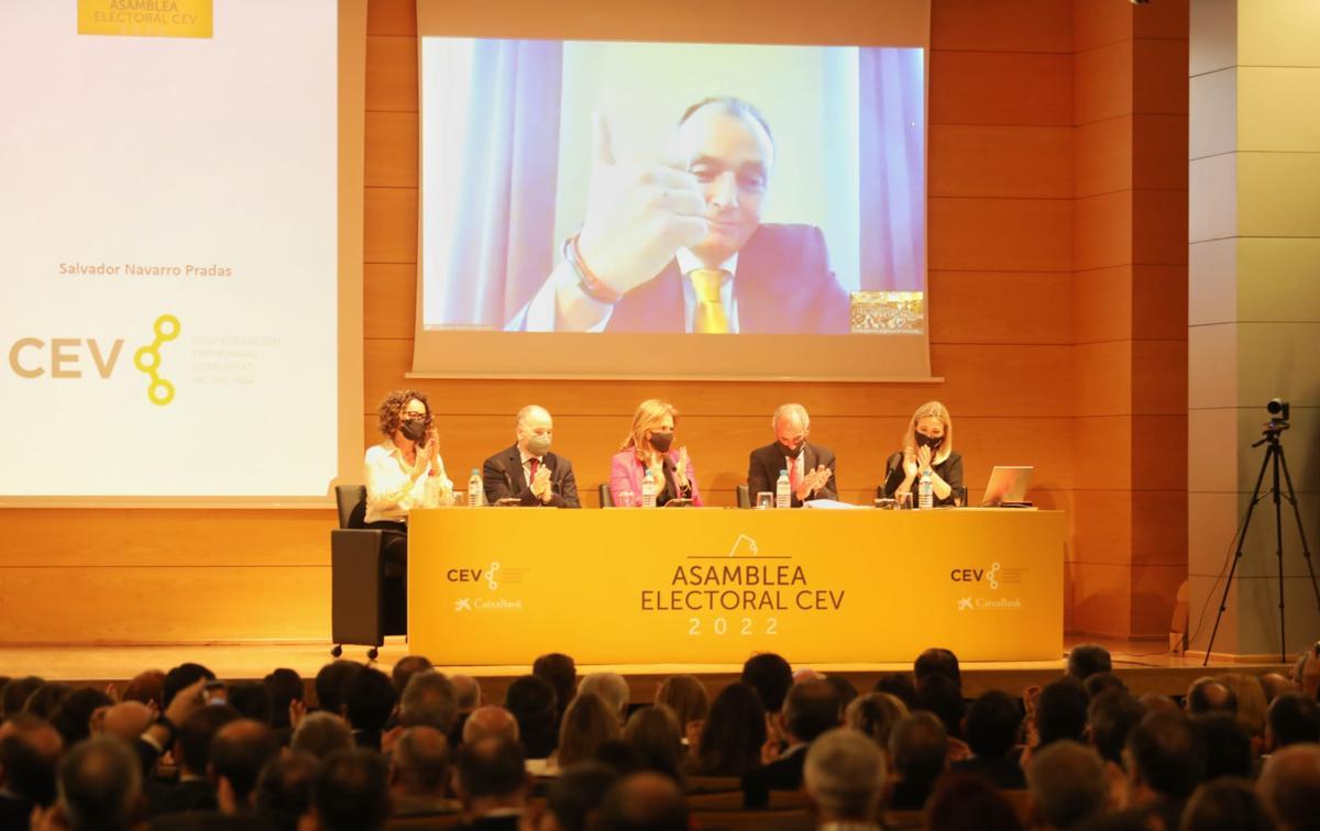 Salvador Navarro agradece a distancia su reelección como presidente de la CEV.