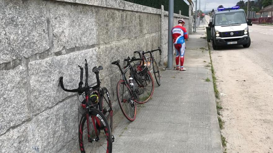 Las bicicletas del pelotón arrollado en Salceda. // NICK