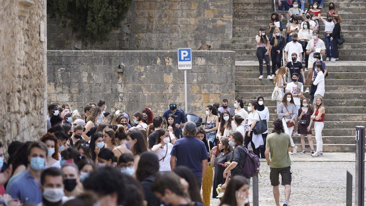 Protesta d'estudiants de la UdG en contra del requisit de la tercera llengua per obtenir el títol