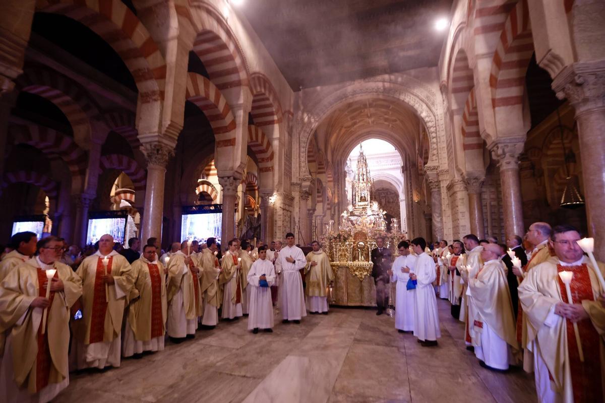 El Corpus vuelve a relucir en Córdoba en su jueves tradicional