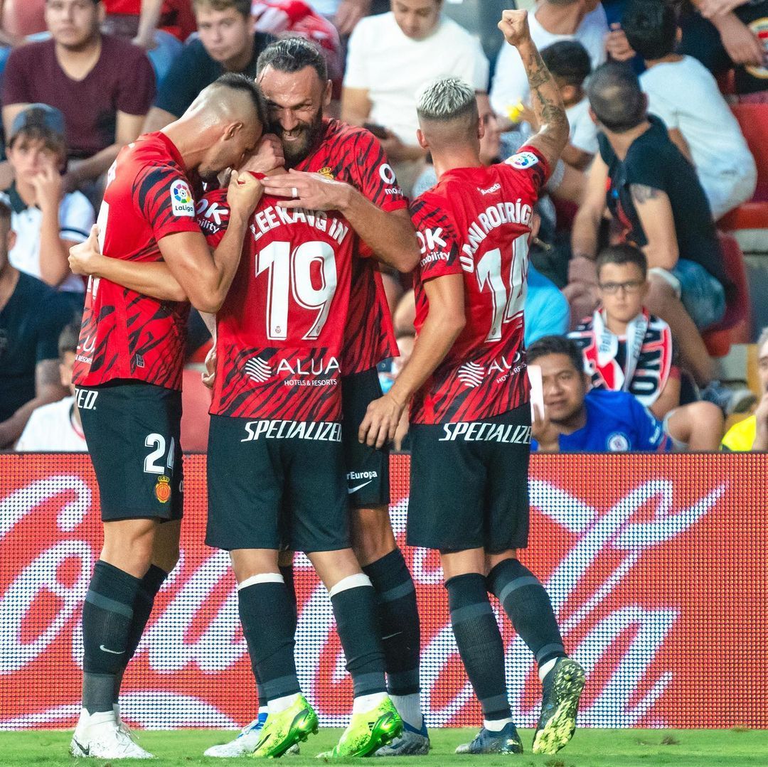 Los jugadores del Mallorca celebran un tanto.