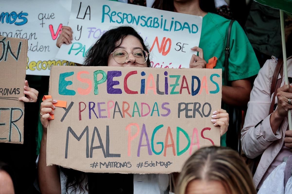 Concentración de matronas en el Hospital La Candelaria bajo el lema 'Nada que celebrar' Concentración de matronas en el Hospital La Candelaria bajo el lema 'Nada que celebrar'
