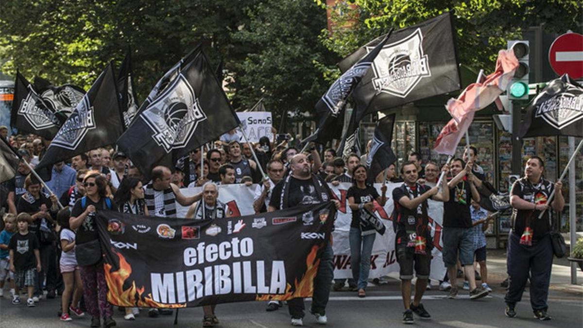 Aficionados del Bilbao Basket han reclamado la permanencia en ACB.