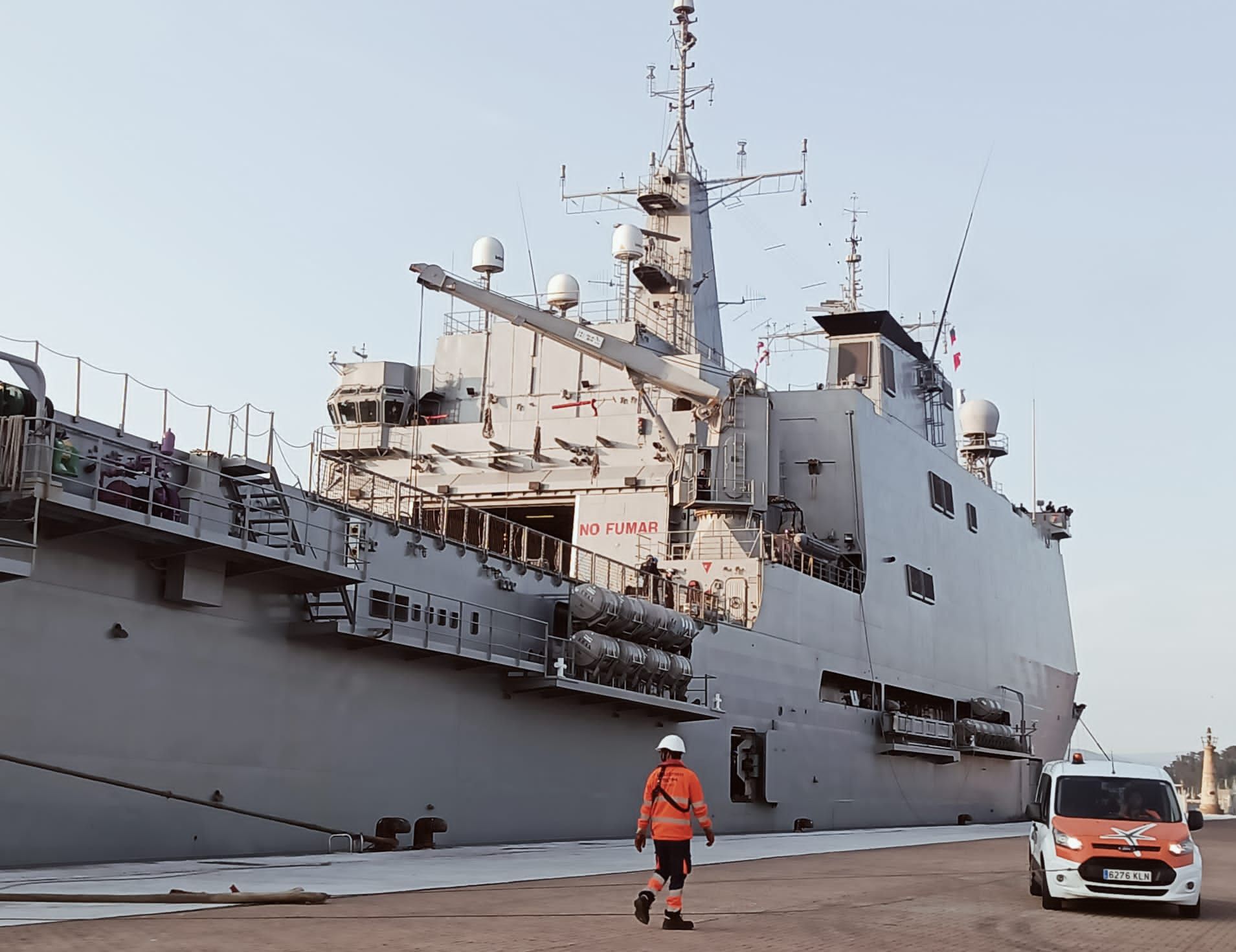 La Armada española desembarca en Vigo