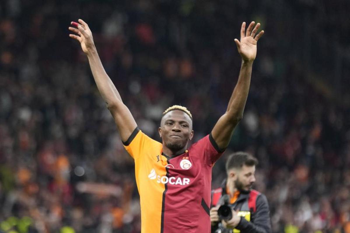 Osimhen celebra su doblete ante el Tottenham