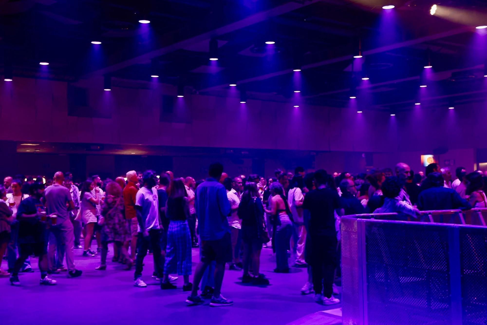 El auditorio del Roig Arena abre sus puertas con el universo de The Cat Empire