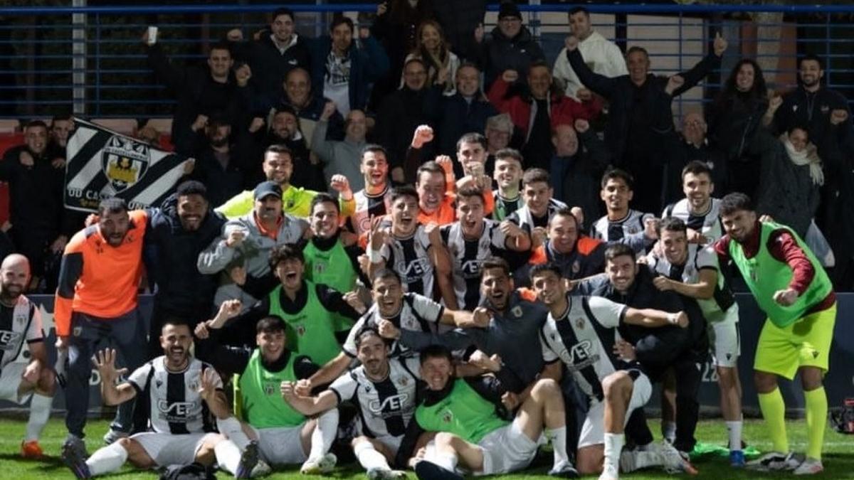 El Castellonense celebrando la victoria en La Nucía