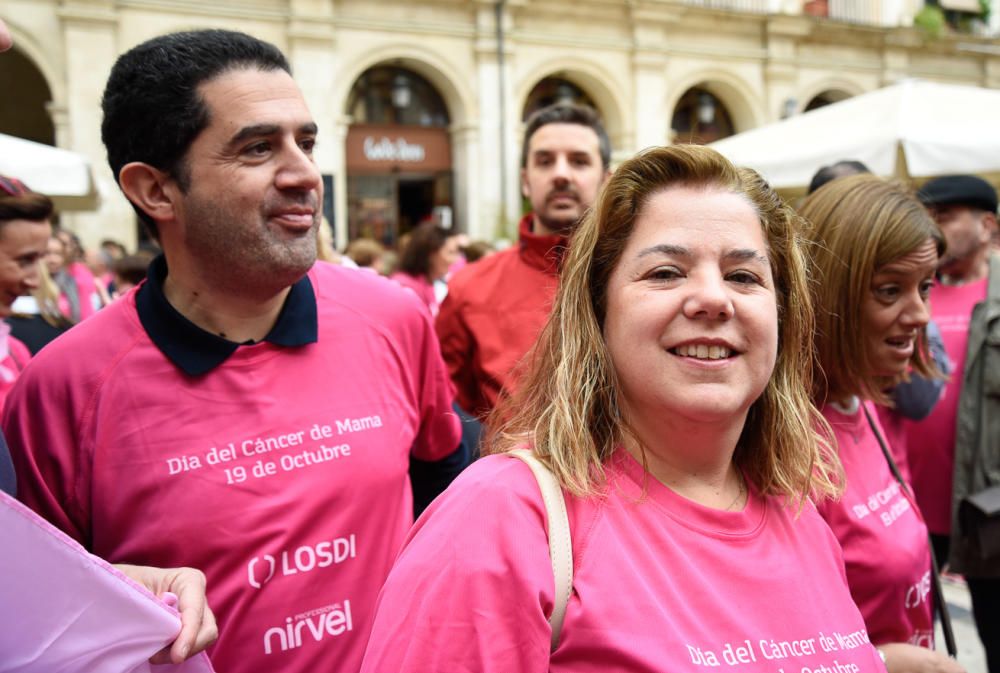 Alcoy se tiñe de rosa contra el cáncer de mama