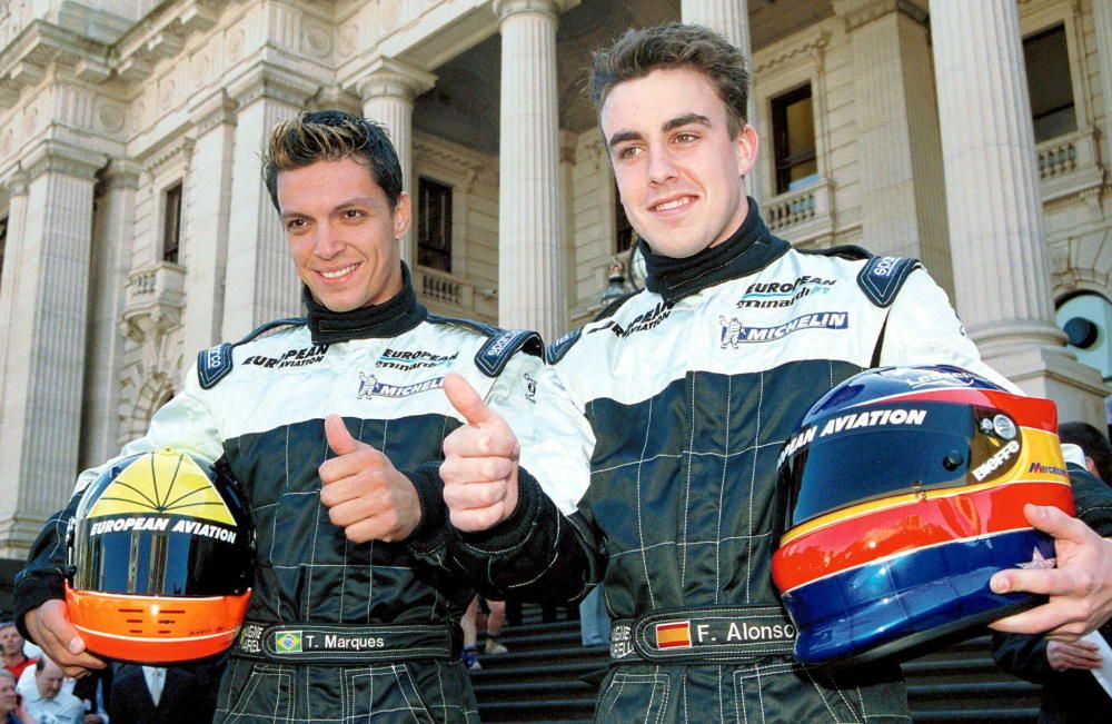 Alonso debutó en la Fórmula 1 en 2001 con Minardi. En la imagen, con su compañero Tarso Marques.