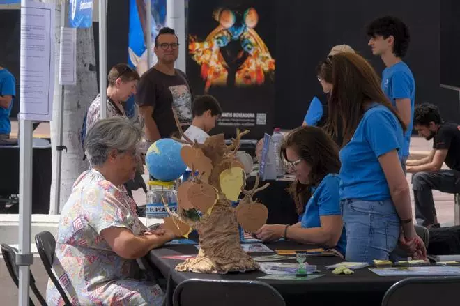 La ULPGC convierte el entorno del Poema del Mar en una gran feria científica al aire libre