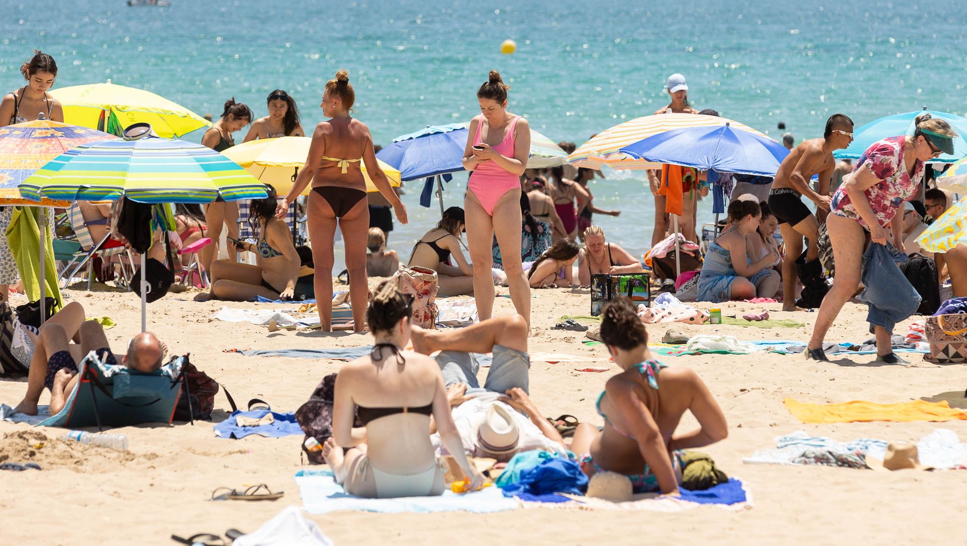 Junio se despide con las playas llenas