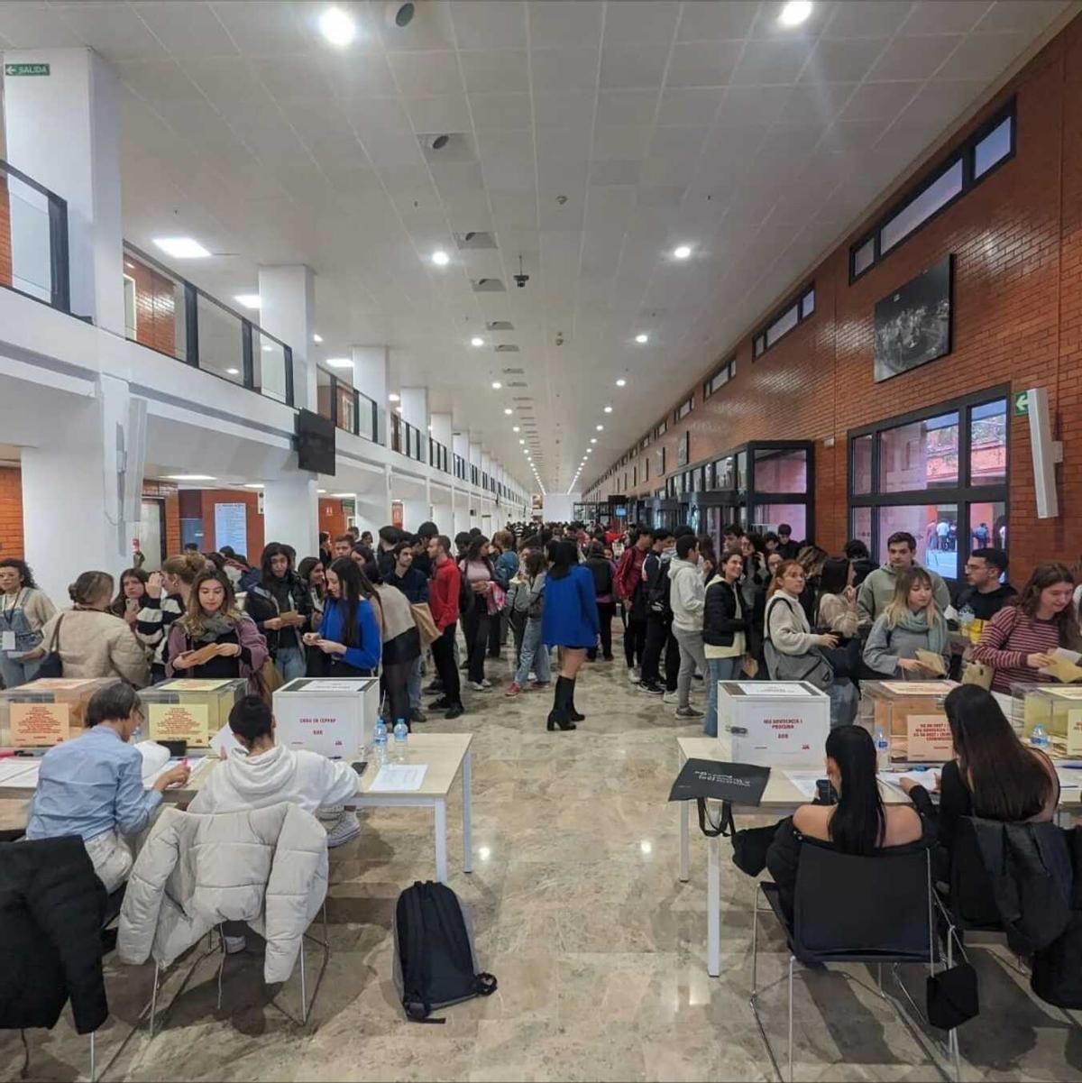 Elecciones estudiantiles en la facultad de Derecho de la UV