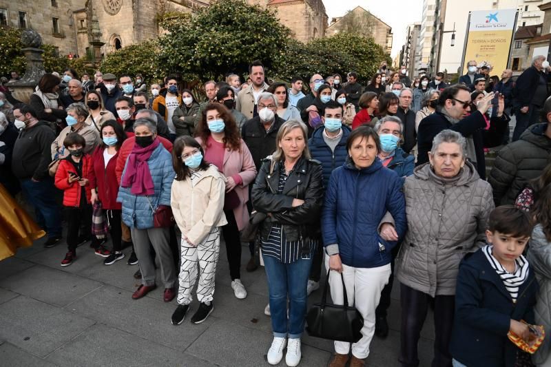 Numeroso público acudió al desfile procesional.   | // R. V.