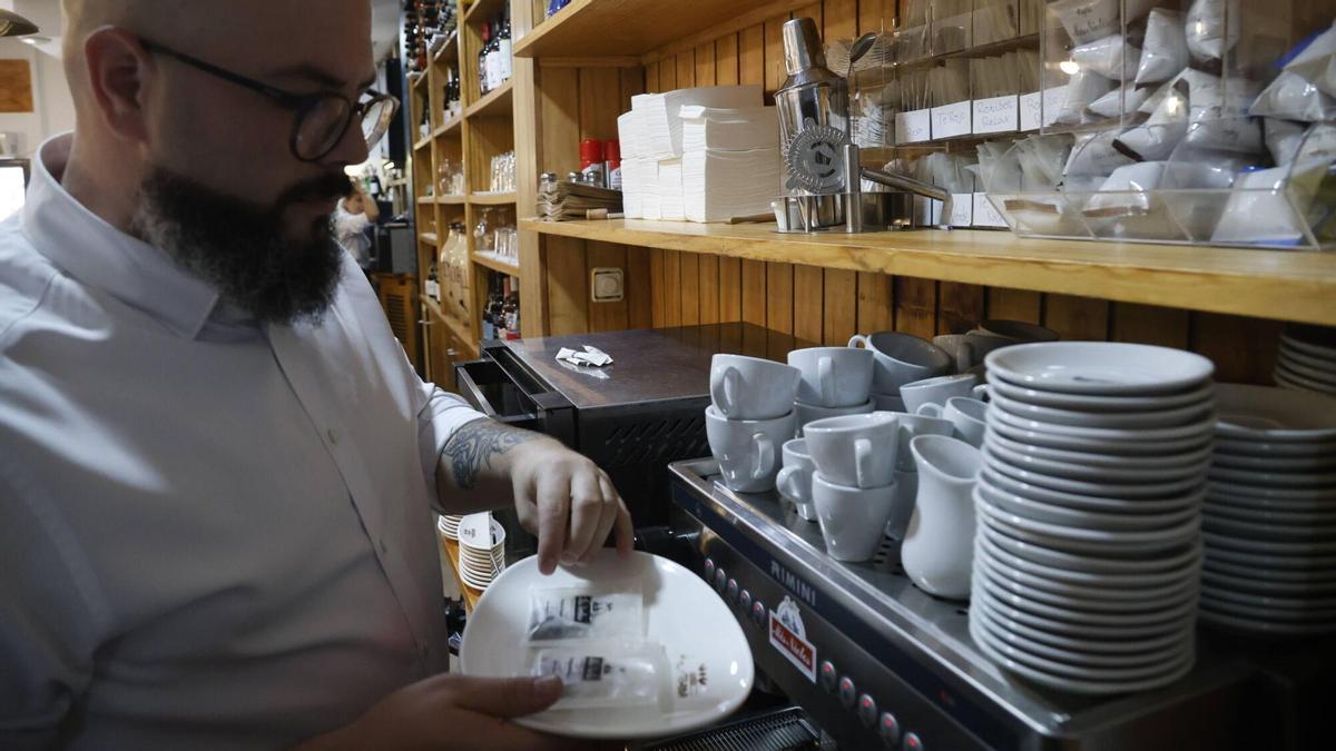 Los bares de Córdoba, pendientes del fin de los azucarillos