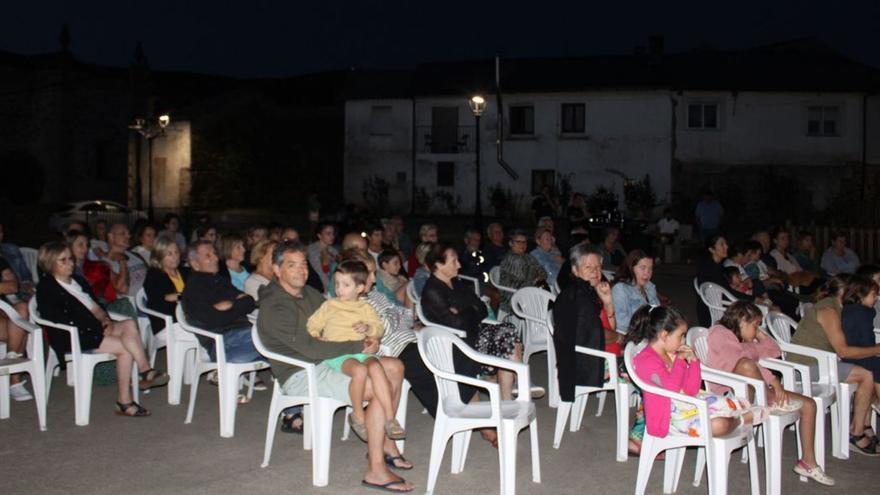 Hércules llega a la plaza de Hermisende