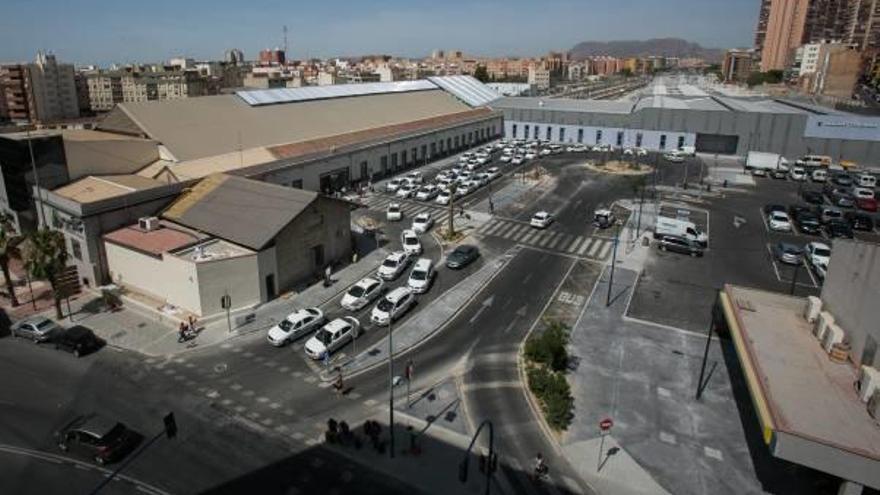 Adif adjudica tres locales y 66 plazas de coches de alquiler