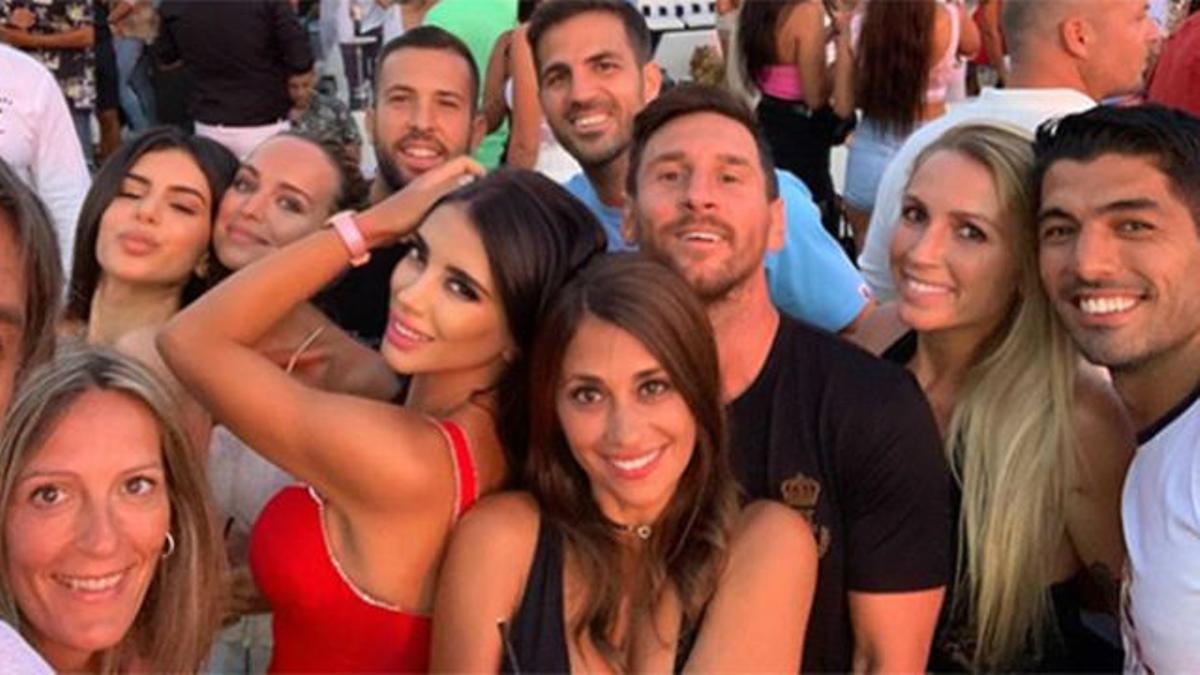 Messi ya está en Ibiza, junto a Suárez, Alba y Cesc