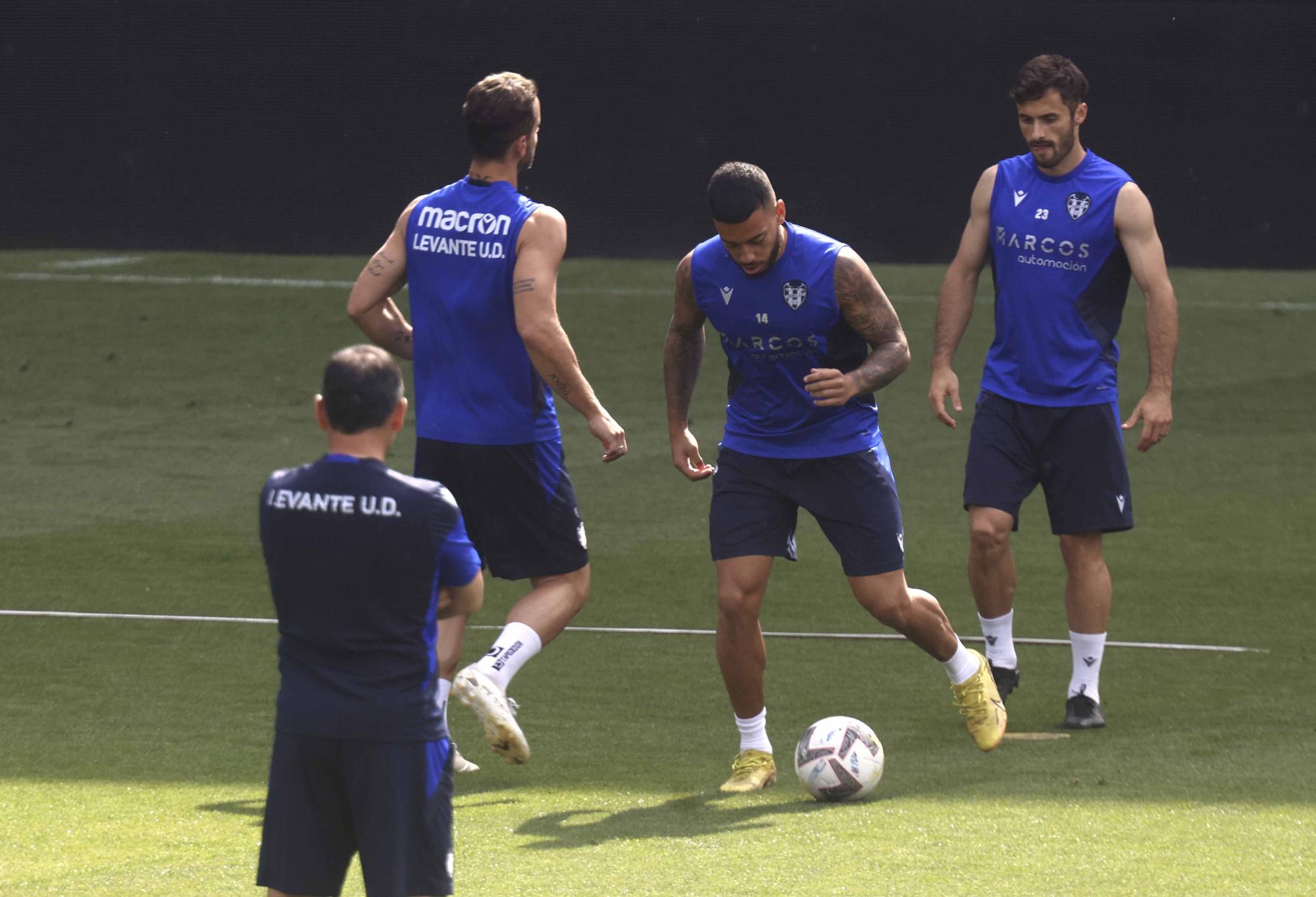 Entrenamiento previo por el ascenso del Levante UD