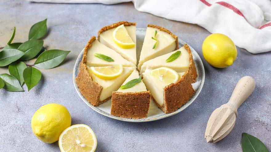 Así se hace la tarta de limón más fácil del mundo: solo cuatro ingredientes y sin batidora ni horno para hacerla