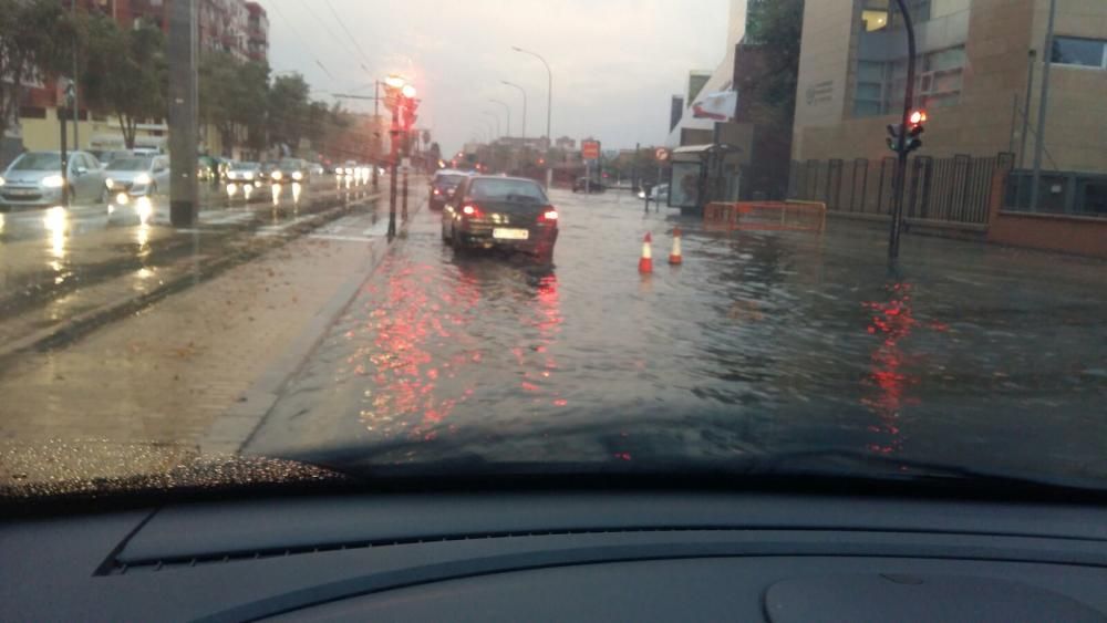 Una tromba de agua inunda Valencia