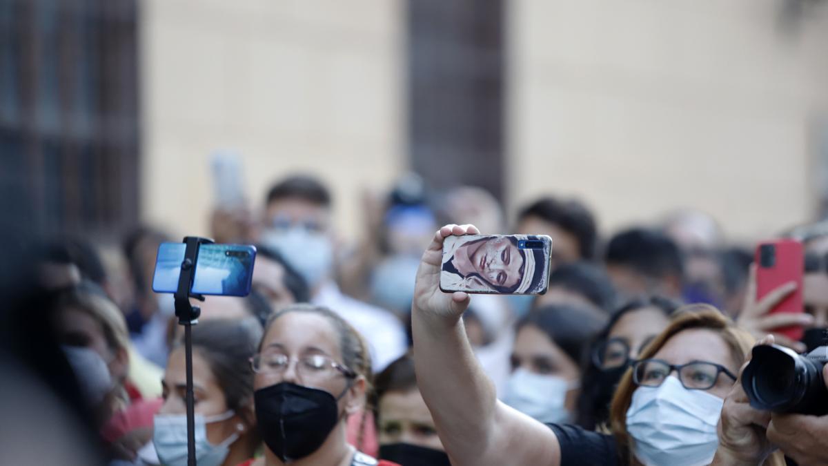 Madrugada de traslados para la veneración 'El Verbo Encarnado' en la Catedral