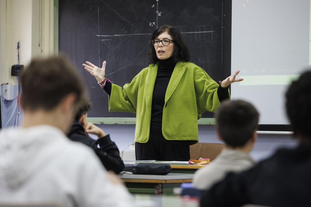 La profesora Ana Hernández, una de las 10 finalistas al Global Teacher Prize por su proyecto de codocencia en el IES Julio Verne en Leganés (Madrid)