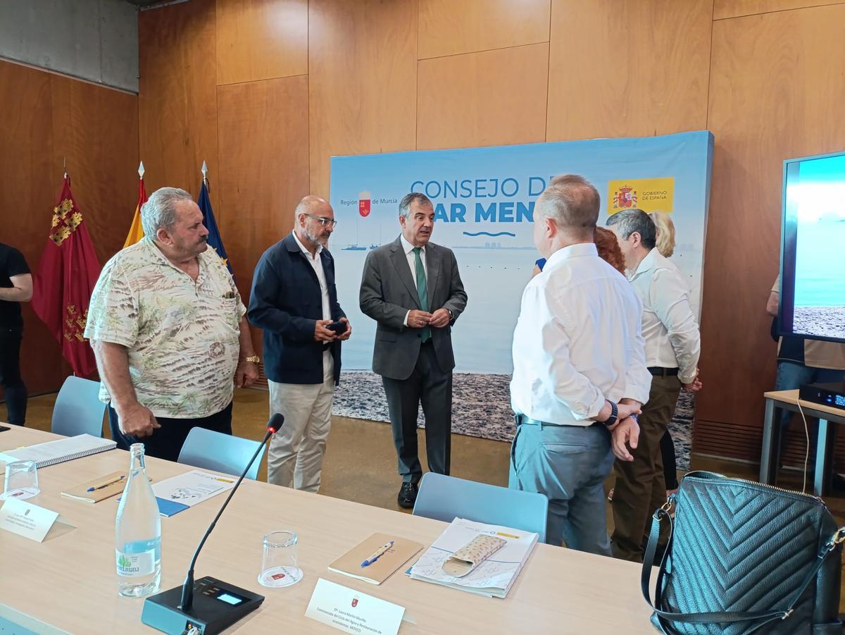 El consejero de Medio Ambiente, Juan María Vázquez, este miércoles en el Consejo del Mar Menor, en una de las salas del edificio anexo al Auditorio Víctor Villegas.