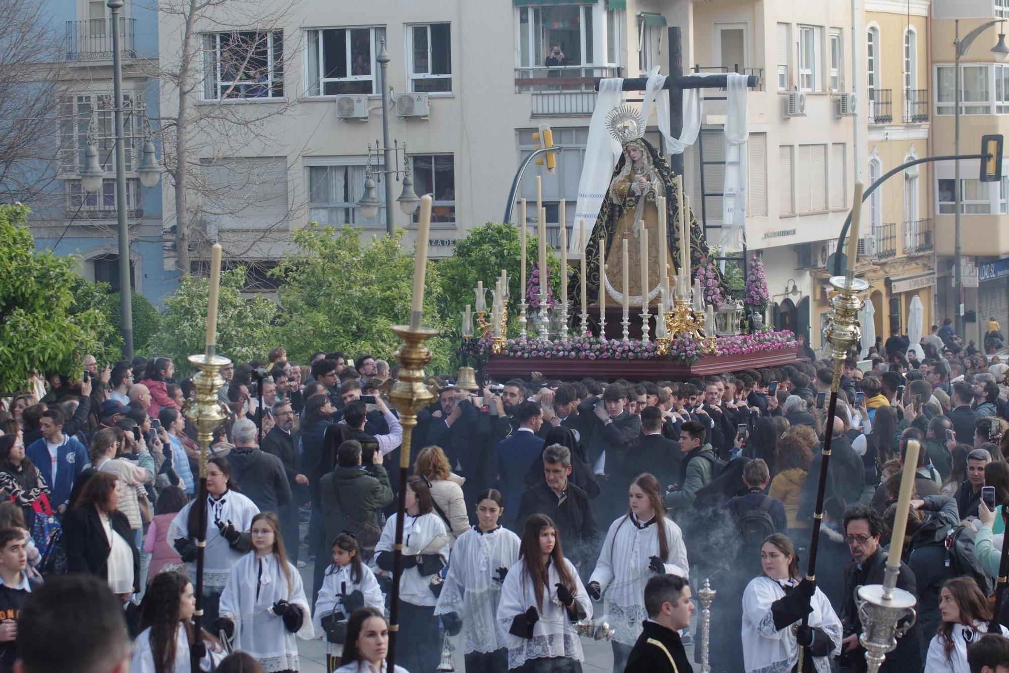 Procesión de la Virgen del Sol por el barrio de la Victoria este domingo.