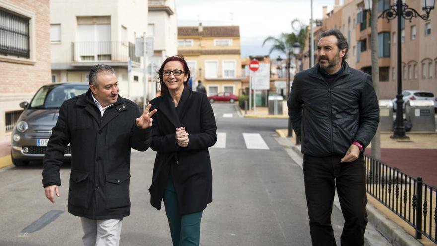 Maria Josep Amigó visita Emperador para resaltar las inversiones de la Diputació