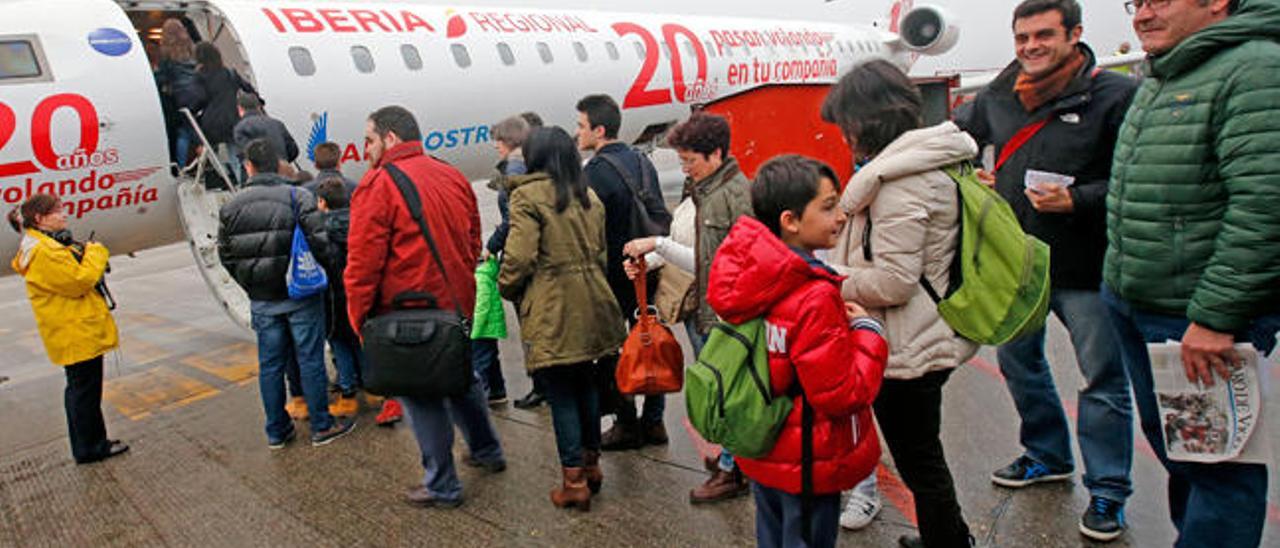 Primer vuelo del año entre Vigo y Londres operado por Air Nostrum // Marta G. Brea