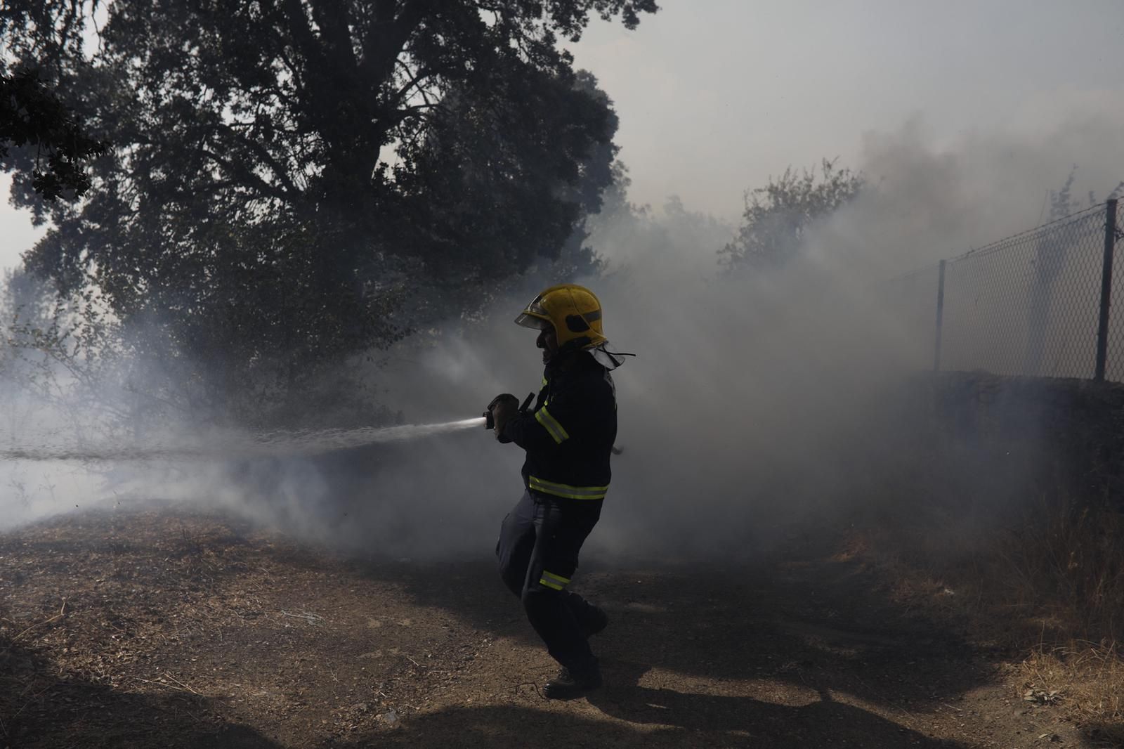 Imágenes del fuego declarado en Lober de Aliste, Zamora