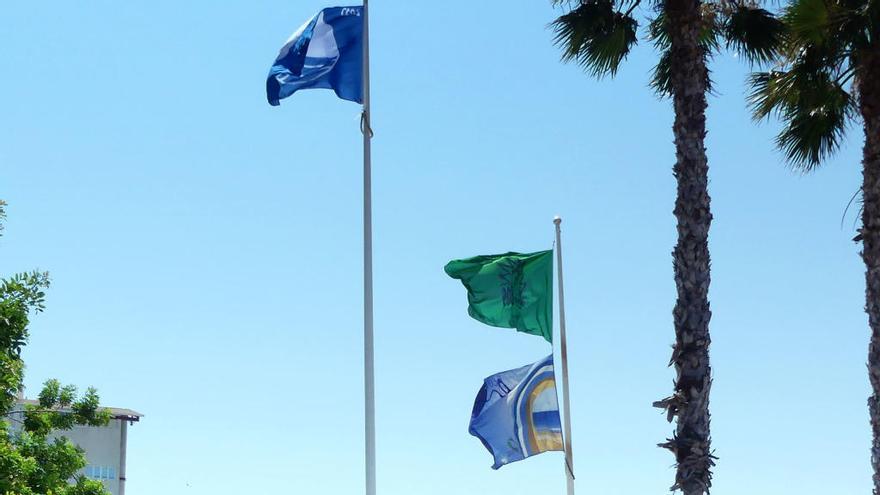 Las tres playas de Benidorm ya lucen sus banderas azules