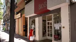 Nuevo cierre de un negocio de decoración en el centro de Zaragoza: "Las tiendas pequeñas vamos a caer todas"