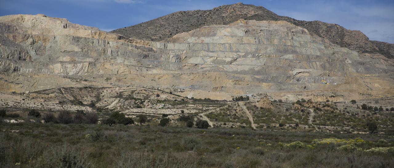 Una de las canteras en explotación en la Sierra de Fontcalent