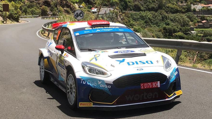 El Ford Fiesta Rally 2 de Enrique Cruz y Yeray Mujica. | | RALLY ISLAS CANARIAS