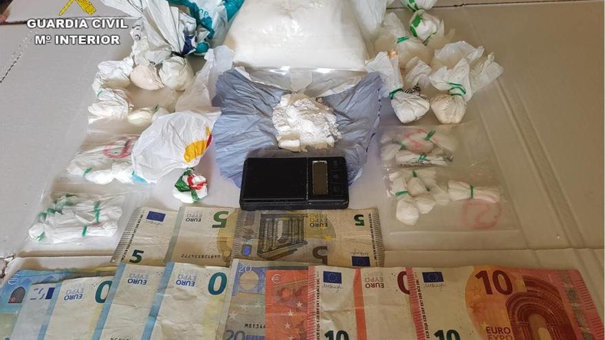 Desarticulan un punto de venta de droga en Xàbia y se incautan de 697 gramos de cocaína