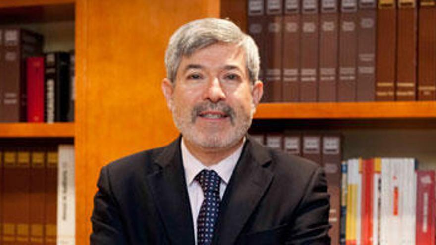 El presidente del Colegio de Economistas de Alicante, Francisco Menargues