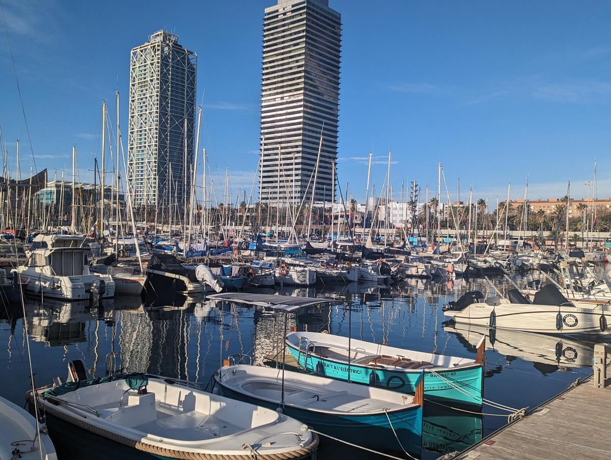 Embarcaciones recreativas en el Port Olímpic de Barcelona.