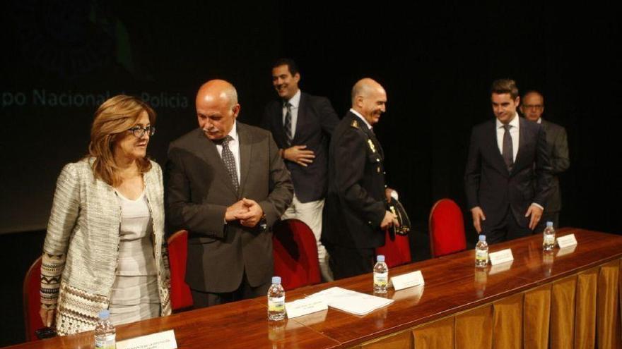 García Bermejo junto a Mayte Martín Pozo