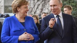 Angela Merkel y Vladímir Putin, durante una cumbre sobre Libia en Berlín el 19 de enero de 2020.