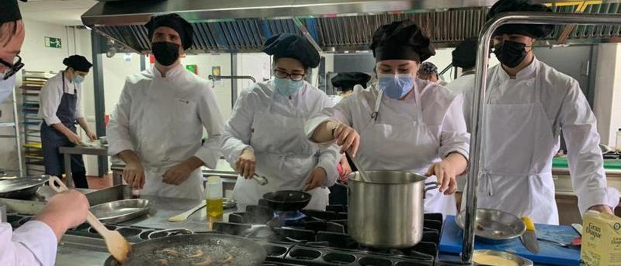 Alumnos, en un ciclo formativo en el IES Sierra de Santa Bárbara de Plasencia.