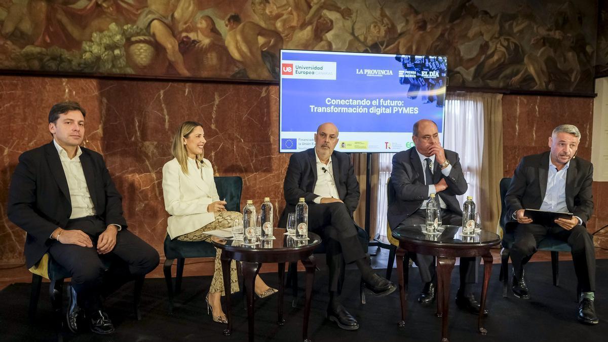 De izquierda a derecha, Ignacio Crespo, Cristiana Oliveira, Juan Ramírez, Virgilio Correa y José Manuel Rodríguez.