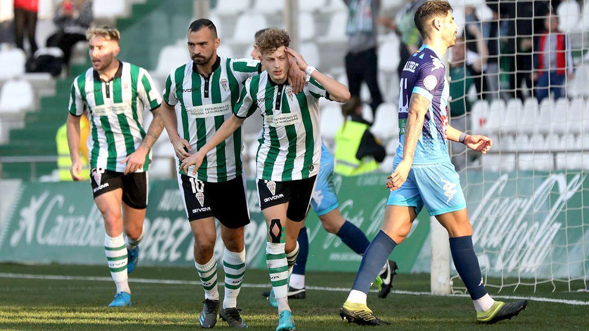 Simo Bouzaidi celebra su gol en El Arcángel contra el Coria