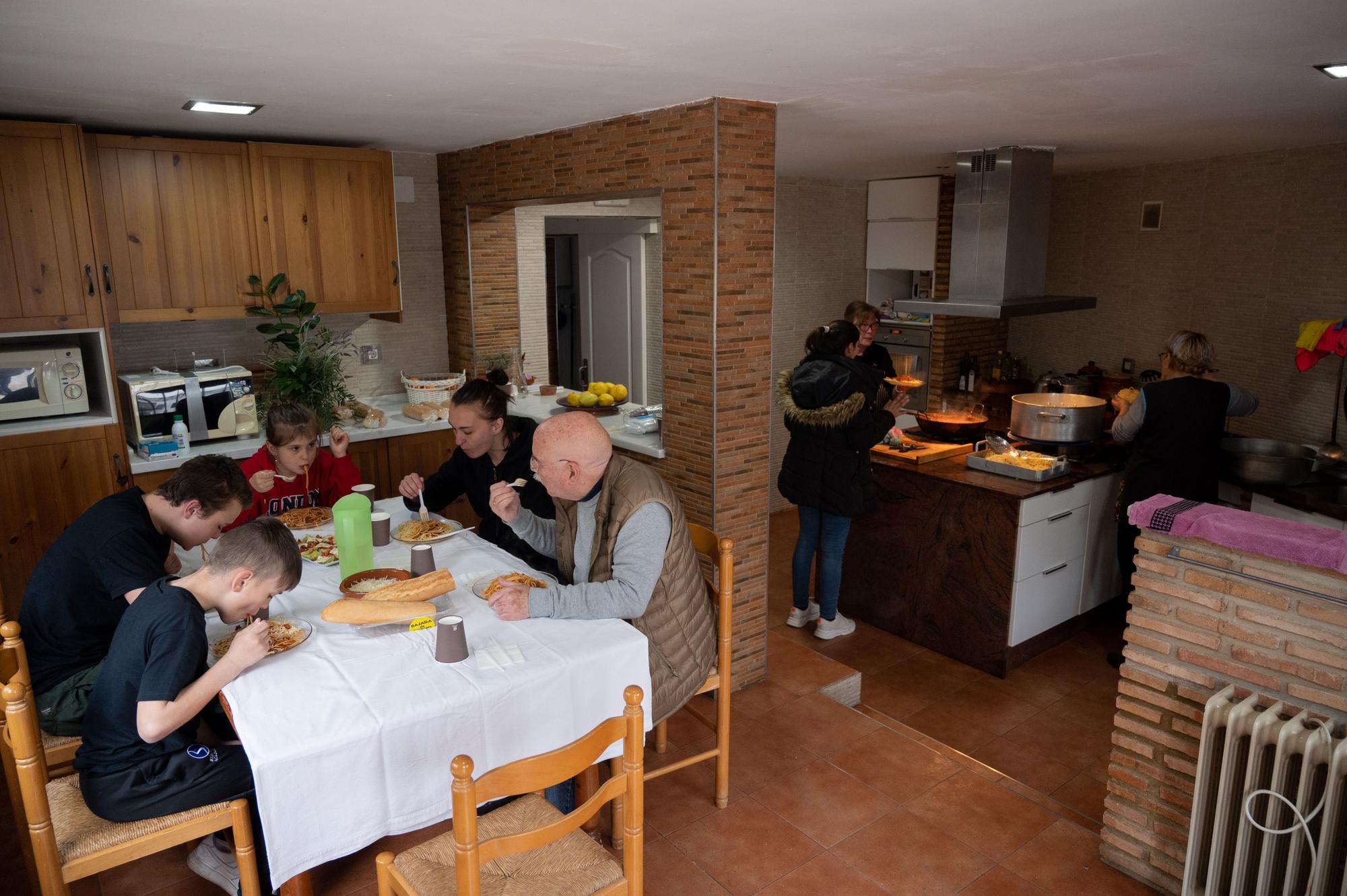 Así empezarán una nueva vida 50 refugiados ucranianos en el albergue de Torrechiva